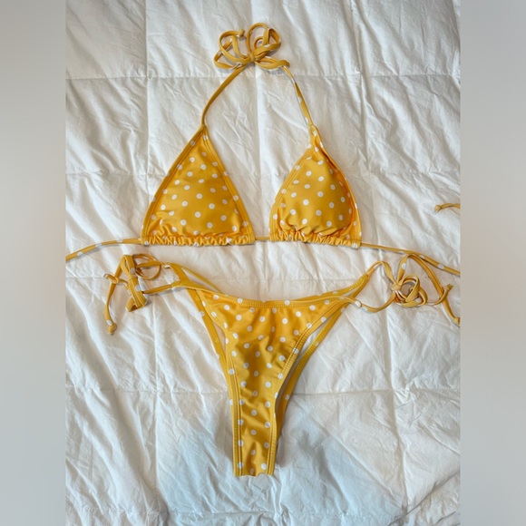 Bikini - Picture 2 of 2